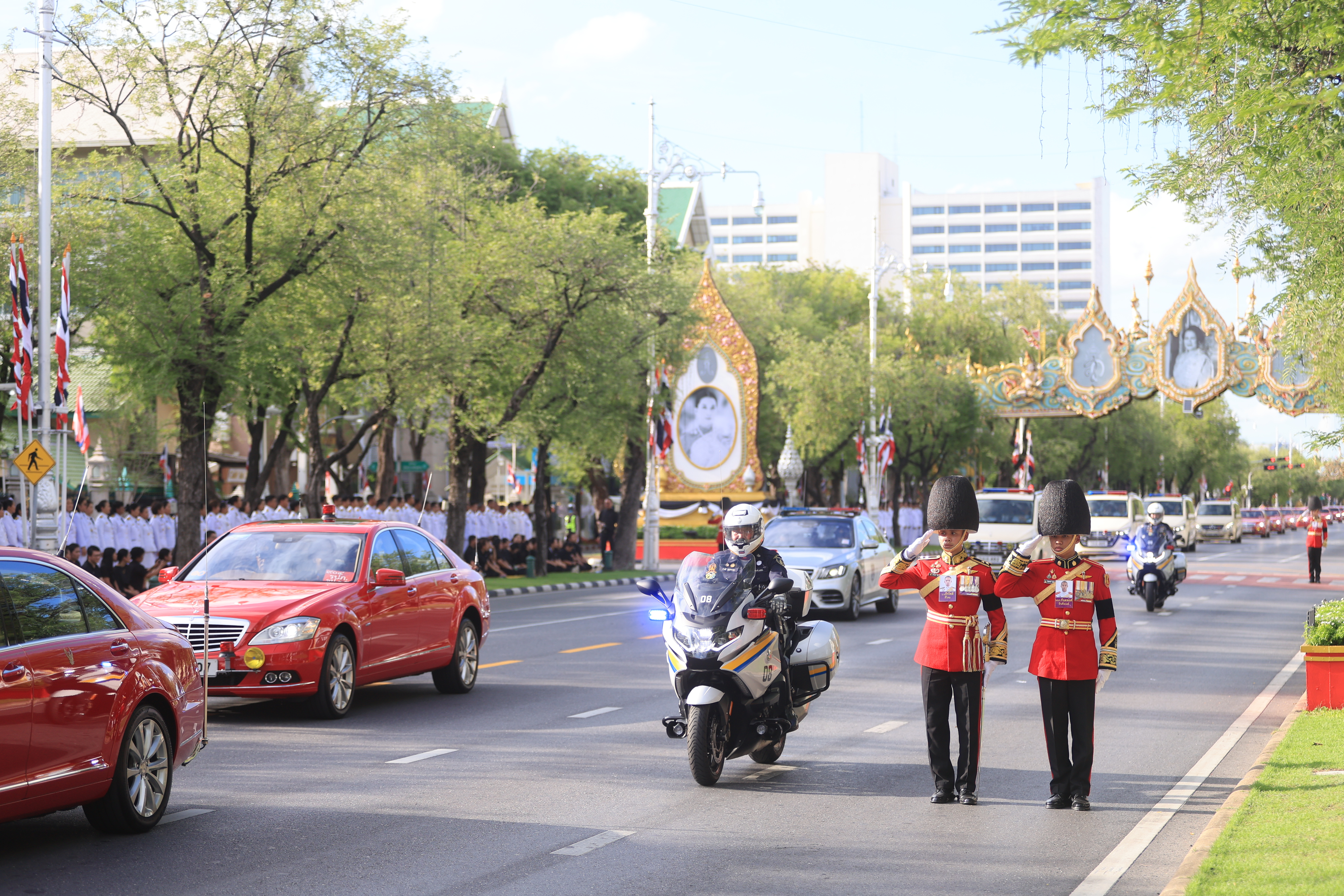 title - ส.ป.ก. ร่วมเข้าเฝ้าฯ และน้อมส่งเสด็จในการเคลื่อนขบวนอัญเชิญพระศพ สมเด็จพระเจ้าลูกเธอเจ้าฟ้าพัชรกิติยาภา นเรนทิราเทพยวดี กรมหลวงราชสาริณีสิริพัชร มหาวัชรราชธิดา สู่พระบรมมหาราชวัง